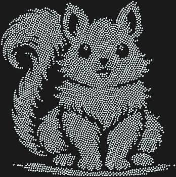 Белочка (на футболку) из 3815 сверкающих страз станет игривым акцентом, который придаст вашему образу неповторимую, искрящуюся радость.