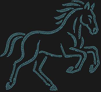 Трафарет из страз «Лошадь» на 1824 сияющих камня – это воплощение дикого ветра и свободы, застывшее в бриллиантовом галопе.