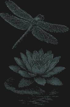 Стрекоза – настоящее чудо, искрящееся 8862 стразами, словно пойманный в моменте полёт над шелковой гладью кувшинки.